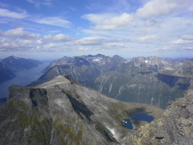 Utsynet rundt Jakta VI