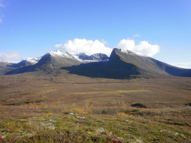 Skurfjellet i haustsol II